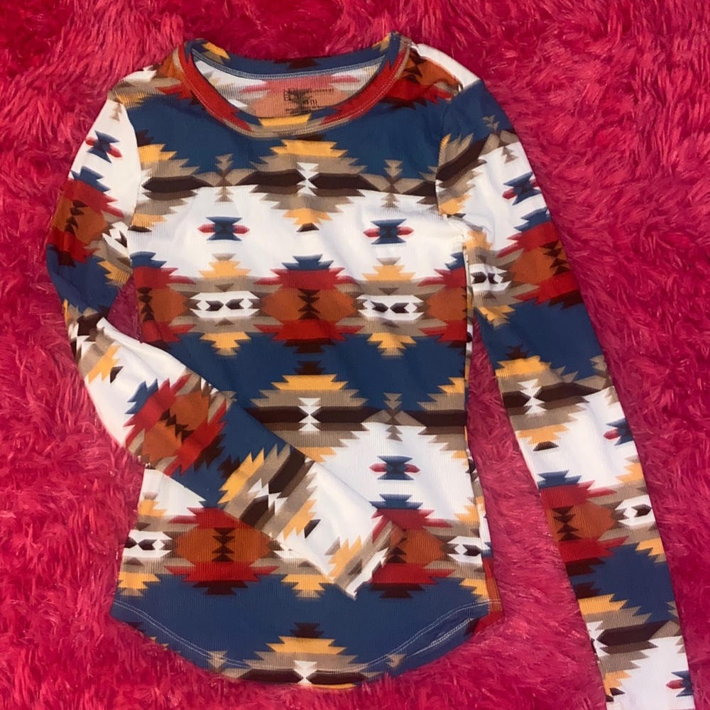 No Boundaries Multicolor Geometric Top